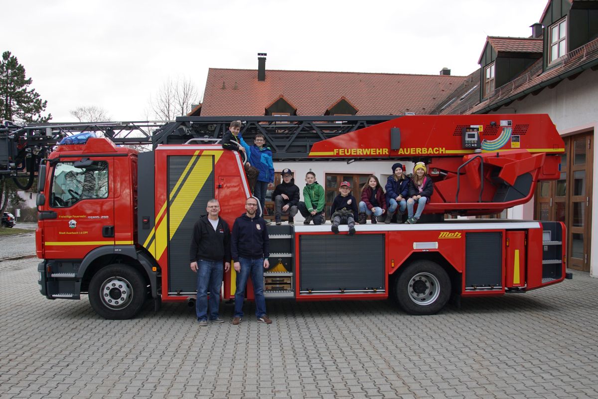 Drehleiterfahrzeug der FF Auerbach