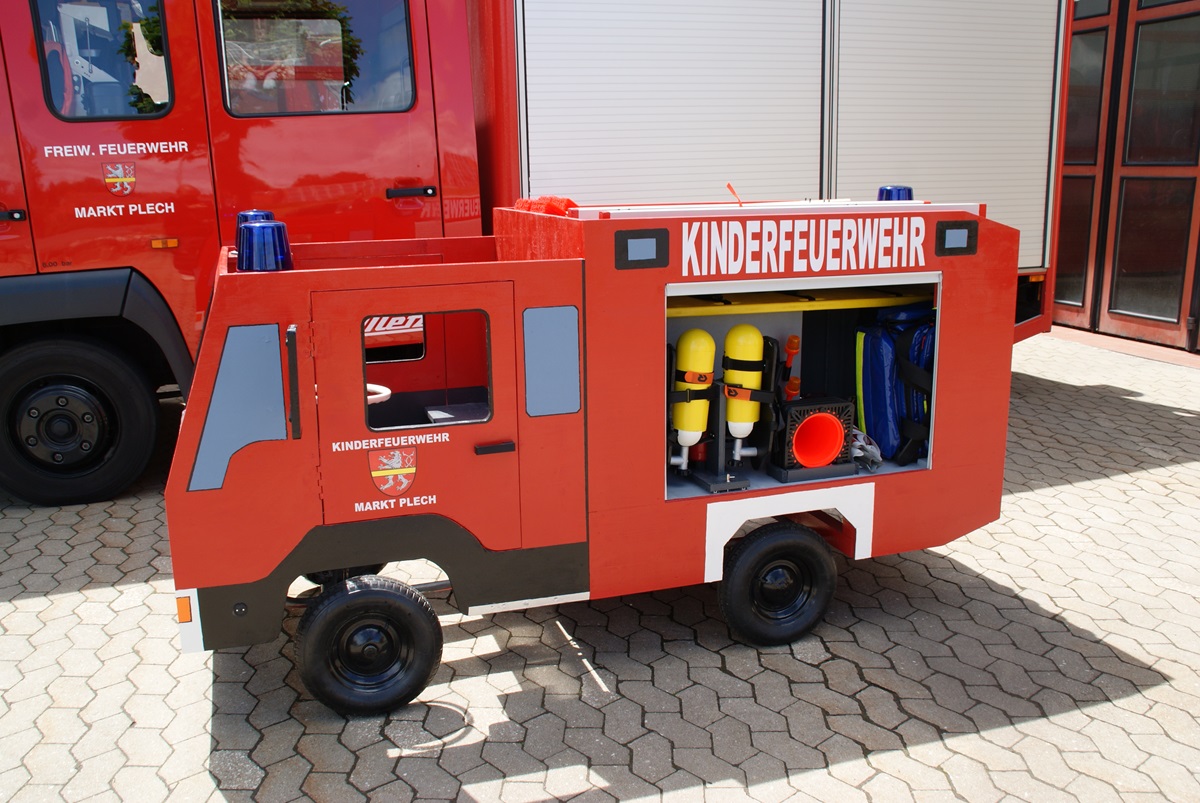 Foto vom LF8 Nachbau als Kinder-Feuerwehr-Auto