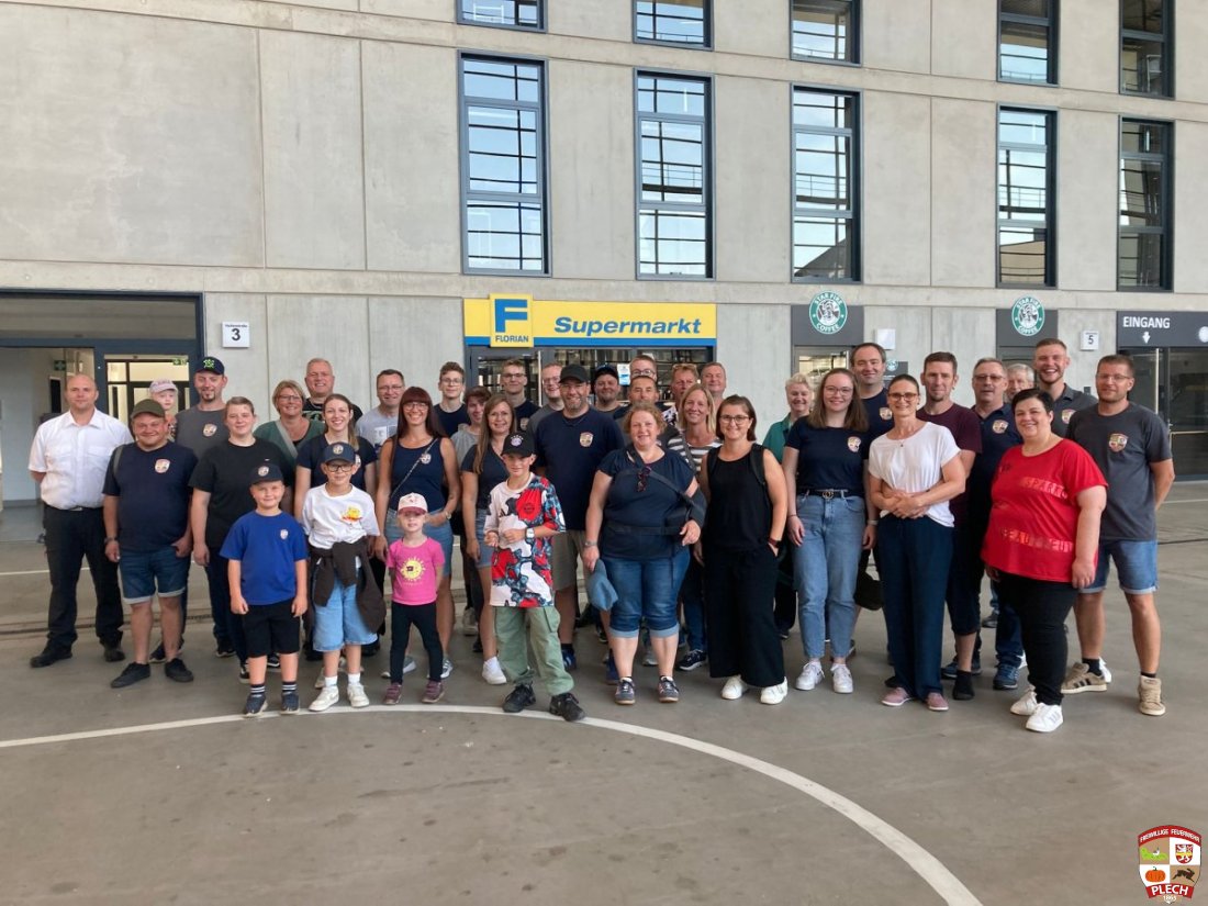 Gruppenfoto in der Staatl. Feuerwehrschule Würzburg